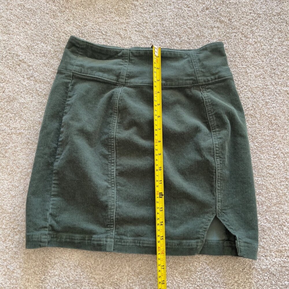 Green Corduroy Mini Skirt with Side Slit and Zipper - Picture 4 of 4